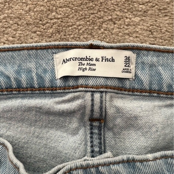 NWT Abercrombie & Fitch The Mom High Rise Distressed Jeans 36 - Picture 14 of 14